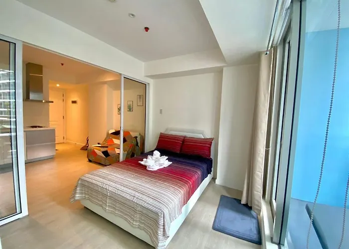 Relaxing 1br At Azure Apartahotel Manila