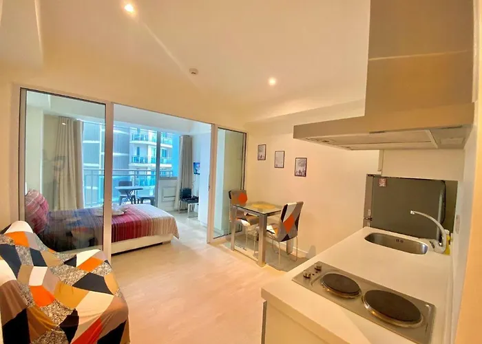 Relaxing 1br At Azure Apartahotel 4*
