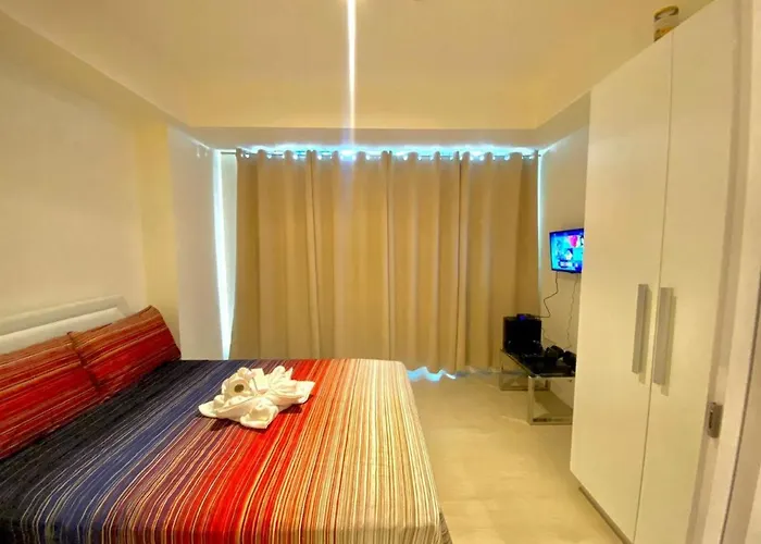 Apartahotel Relaxing 1br At Azure 4*